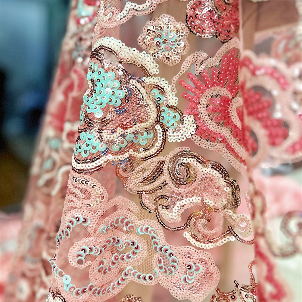 قطعتان من قماش الدانتيل المطرز - مراجعة Sewing Embroidery Fabric وسعره